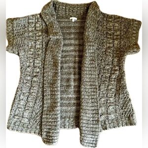 Maurice’s short sleeved cable knit cardigan sweater. Women’s Size Medium.